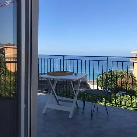 Apartment La Terrazza Sul Mare Da Mery *